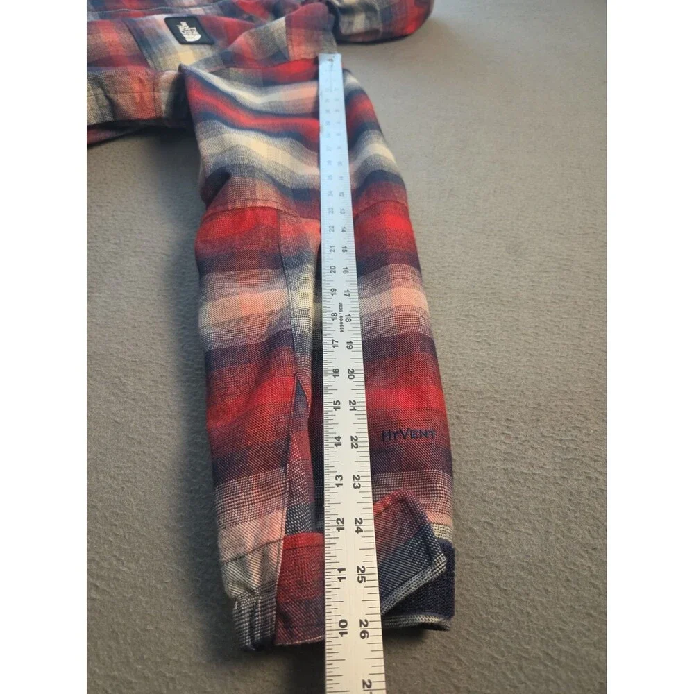 The North Face Tight Ship Jacket Mens Med Red Blue Plaid Snowboard NWOT Hyvent